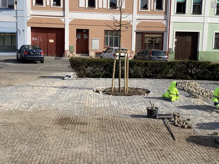 Příprava plochy a pokládka dlažby